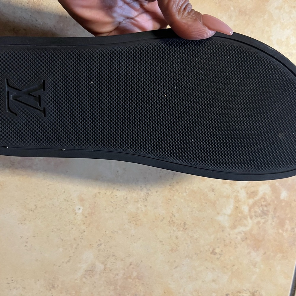Louis Vuitton Monogram Sandals men’s 7 could fit women’s 8.5-9 wide - Picture 6 of 9